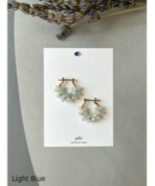 VIBGYOR(ヴィブジョー)の「【jebi】天然石のフープピアス(チタンポスト)(MA)(ピアス(両耳用)・レディース・グレー/ホワイト/ピンク/イエロー/ブラック/ライトブルー・FREE)」の4枚目の写真