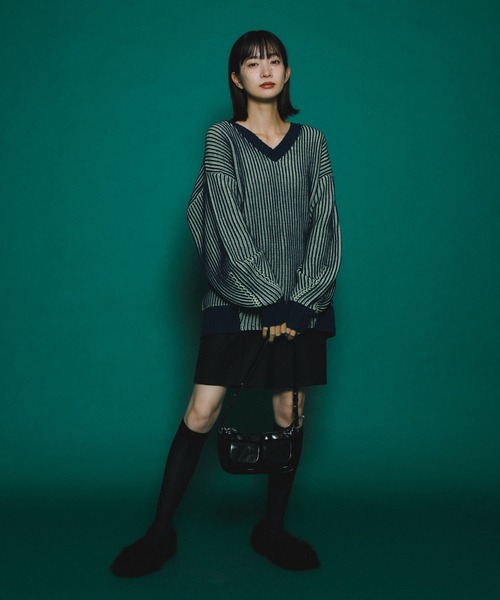 KBF（ケイビーエフ）の「バイカラーRIBオーバーニット（ニット/セーター・レディース・ブルー系その他/オレンジ系その他/ホワイト系その他/ピンク系その他・ONE）」の11枚目の写真