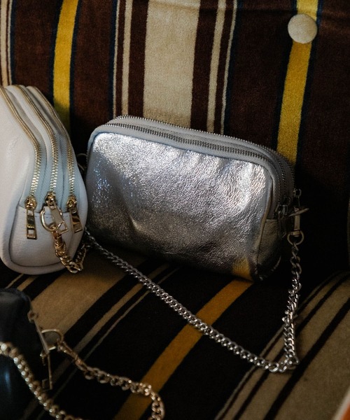 URBAN RESEARCH(アーバンリサーチ)の「レザースクエアミニショルダーバッグ(ショルダーバッグ・レディース・ブラック/オフホワイト/シルバー・-)」の1枚目の写真