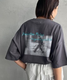 [MANHATTAN PORTAGE/マンハッタンポーテージ] 別注 ショート丈 バックフォトプリントTシャツ