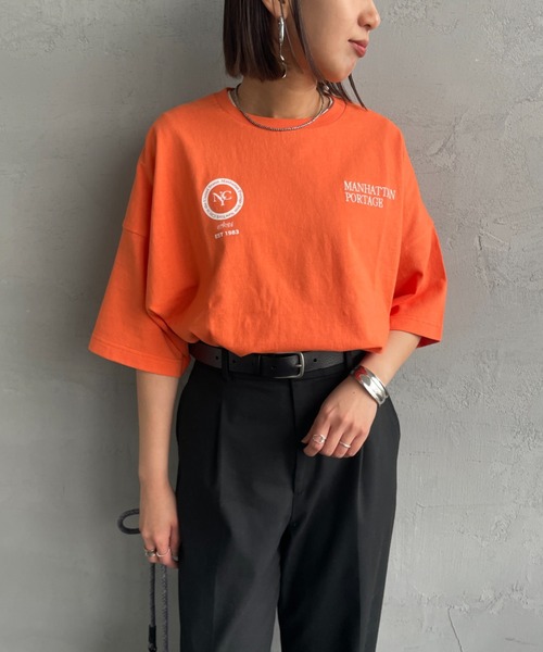 Manhattan Portage（マンハッタンポーテージ）の「[MANHATTAN PORTAGE/マンハッタンポーテージ] 別注 ショート丈 バックフォトプリントTシャツ（Tシャツ/カットソー・レディース・ブラウン/チャコール/オレンジ/ホワイト・F）」の19枚目の写真