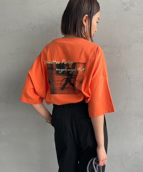 Manhattan Portage（マンハッタンポーテージ）の「[MANHATTAN PORTAGE/マンハッタンポーテージ] 別注 ショート丈 バックフォトプリントTシャツ（Tシャツ/カットソー・レディース・ブラウン/チャコール/オレンジ/ホワイト・F）」の20枚目の写真