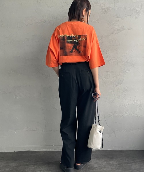Manhattan Portage（マンハッタンポーテージ）の「[MANHATTAN PORTAGE/マンハッタンポーテージ] 別注 ショート丈 バックフォトプリントTシャツ（Tシャツ/カットソー・レディース・ブラウン/チャコール/オレンジ/ホワイト・F）」の22枚目の写真