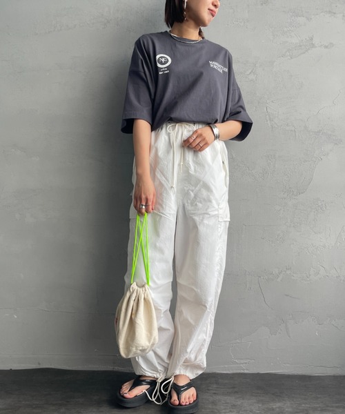Manhattan Portage（マンハッタンポーテージ）の「[MANHATTAN PORTAGE/マンハッタンポーテージ] 別注 ショート丈 バックフォトプリントTシャツ（Tシャツ/カットソー・レディース・ブラウン/チャコール/オレンジ/ホワイト・F）」の5枚目の写真