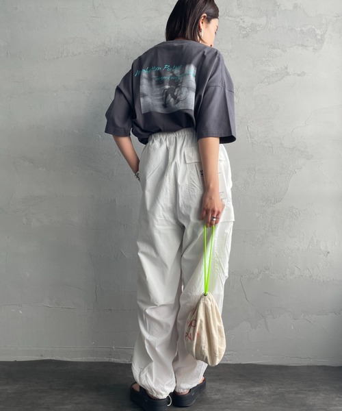Manhattan Portage（マンハッタンポーテージ）の「[MANHATTAN PORTAGE/マンハッタンポーテージ] 別注 ショート丈 バックフォトプリントTシャツ（Tシャツ/カットソー・レディース・ブラウン/チャコール/オレンジ/ホワイト・F）」の12枚目の写真