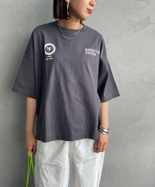Manhattan Portage（マンハッタンポーテージ）の「[MANHATTAN PORTAGE/マンハッタンポーテージ] 別注 ショート丈 バックフォトプリントTシャツ（Tシャツ/カットソー・レディース・ブラウン/チャコール/オレンジ/ホワイト・F）」の13枚目の写真
