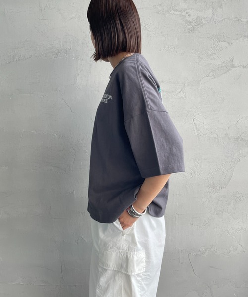 Manhattan Portage（マンハッタンポーテージ）の「[MANHATTAN PORTAGE/マンハッタンポーテージ] 別注 ショート丈 バックフォトプリントTシャツ（Tシャツ/カットソー・レディース・ブラウン/チャコール/オレンジ/ホワイト・F）」の14枚目の写真