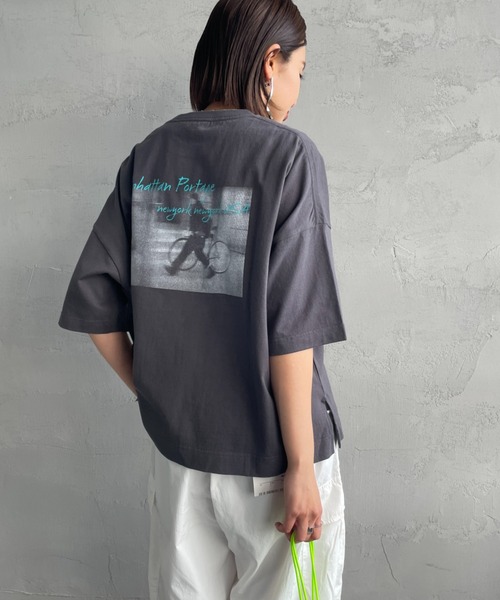 Manhattan Portage（マンハッタンポーテージ）の「[MANHATTAN PORTAGE/マンハッタンポーテージ] 別注 ショート丈 バックフォトプリントTシャツ（Tシャツ/カットソー・レディース・ブラウン/チャコール/オレンジ/ホワイト・F）」の15枚目の写真