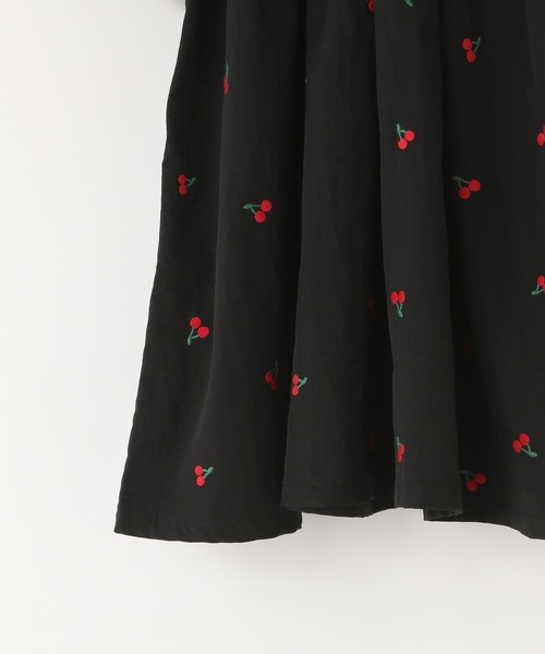 LOWRYS FARM（ローリーズファーム）の「チェリーシシュウワンピース　323727（ワンピース・キッズ・ブラック系その他/ブラック・110cm/120cm/130cm/140cm/150cm）」の5枚目の写真