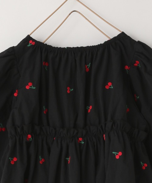 LOWRYS FARM（ローリーズファーム）の「チェリーシシュウワンピース　323727（ワンピース・キッズ・ブラック系その他/ブラック・110cm/120cm/130cm/140cm/150cm）」の9枚目の写真