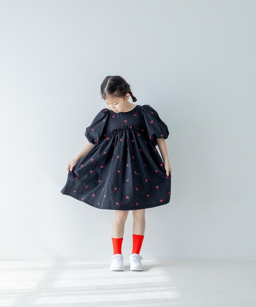 LOWRYS FARM（ローリーズファーム）の「チェリーシシュウワンピース　323727（ワンピース・キッズ・ブラック系その他/ブラック・110cm/120cm/130cm/140cm/150cm）」の22枚目の写真