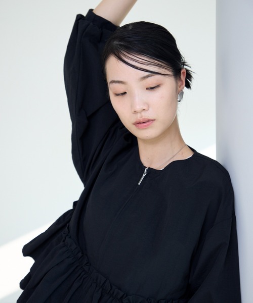人気✨ベイジ ノーカラージャケット RUTH VERY掲載品 ブラック ナイロンペプラムジャケット（ノーカラージャケット）｜Trish