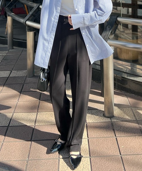 Futier land（フューティアランド）の「ポンチピンタックストレートパンツ（スラックス・レディース・ホワイト/ブラック/チャコールグレー・SMALL/MEDIUM/LARGE）」の13枚目の写真