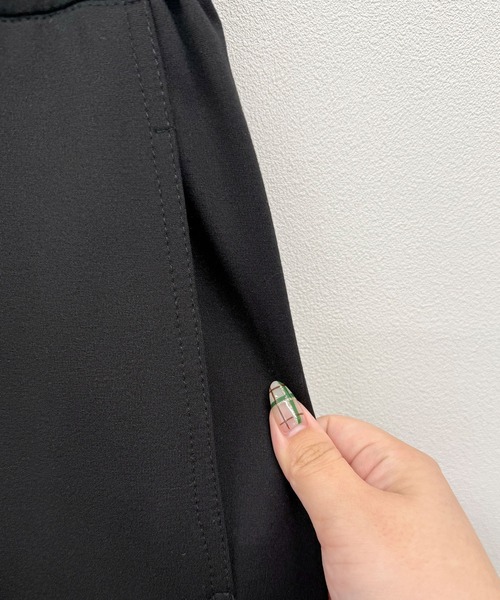 Futier land（フューティアランド）の「ポンチピンタックストレートパンツ（スラックス・レディース・ホワイト/ブラック/チャコールグレー・SMALL/MEDIUM/LARGE）」の20枚目の写真