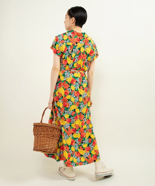 CHILD WOMAN(チャイルドウーマン)の「フルーツ柄 レーヨンエットワンピース(ワンピース・レディース・ブラック・FREE)」の4枚目の写真