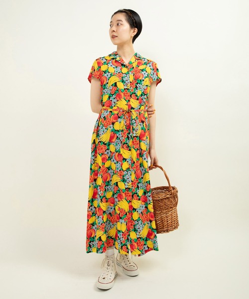 CHILD WOMAN(チャイルドウーマン)の「フルーツ柄 レーヨンエットワンピース(ワンピース・レディース・ブラック・FREE)」の2枚目の写真