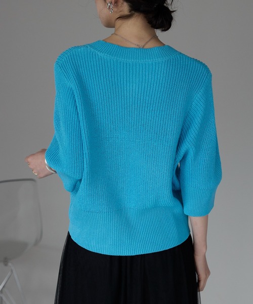 each（イーチ）の「ミニスタッズボタンサマーニット5分袖コンパクトカーデ（カーディガン/ボレロ・レディース・ブルー/ネイビー/ホワイト・FREE）」の6枚目の写真