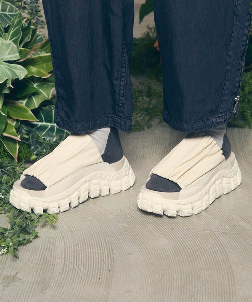 MAISON SPECIAL（メゾンスペシャル）の「《UNISEX》【SPECIAL SHOES FACTORY COLLABORATION】Rattling Sole Gathering Sandal/ラトリングソールギャザーサンダル【MAISON SPECIAL/メゾンスペシャル】（サンダル・メンズ・ブラック/ホワイト・25.5cm/26.5cm/27.5cm/28.5cm）」の11枚目の写真