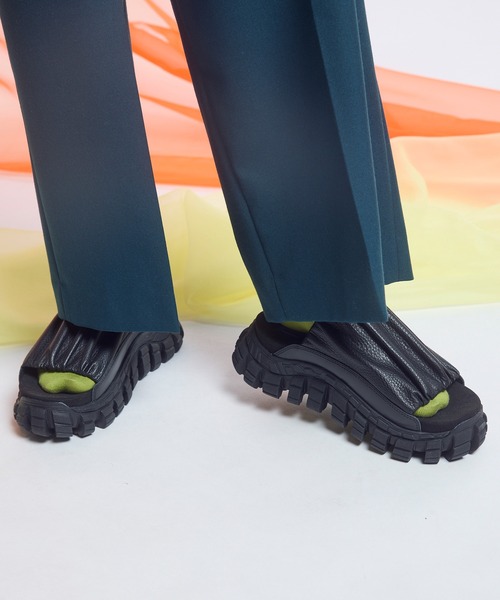 MAISON SPECIAL（メゾンスペシャル）の「《UNISEX》【SPECIAL SHOES FACTORY COLLABORATION】Rattling Sole Gathering Sandal/ラトリングソールギャザーサンダル【MAISON SPECIAL/メゾンスペシャル】（サンダル・メンズ・ブラック/ホワイト・25.5cm/26.5cm/27.5cm/28.5cm）」の5枚目の写真