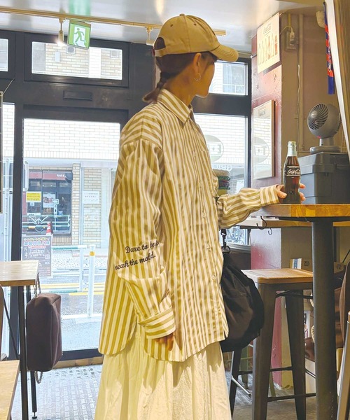 CORNERS by KR（コーナーズバイケーアール）の「【CORNERS by KR】刺繍ストライプオーバーシャツ（シャツ/ブラウス・レディース・ベージュ/ブルー/ネイビー・M）」の7枚目の写真