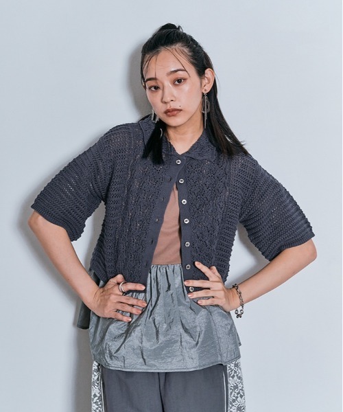 W:Huku（フーク）の「コンパクト クロシェ編み カーディガン / 半袖 ハーフスリーブ（カーディガン/ボレロ・レディース・チャコール/グリーン系その他/ブラック/オフホワイト・FREE）」の4枚目の写真