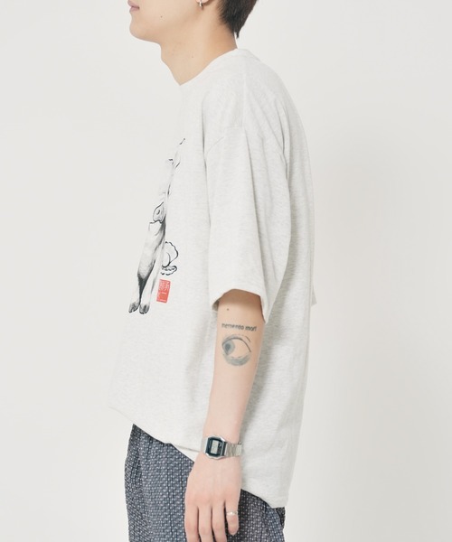 CORISCO(コリスコ)の「アニマル水墨画風Tシャツ(M1)(Tシャツ/カットソー・メンズ・オートミール/キナリ/ホワイト系1/ホワイト系2・MEDIUM/LARGE/X-LARGE)」の6枚目の写真