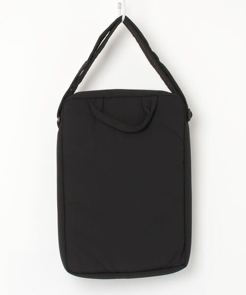 lit.Cy(リットシー)の「シンプル パデット PCケース ショルダー トート バッグ 13inch 14inch 15.6inch 16inch(PC・タブレットケース・レディース・ブラック/オフホワイト・FREE)」の4枚目の写真