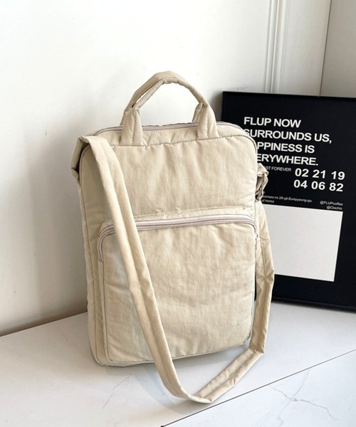 lit.Cy(リットシー)の「シンプル パデット PCケース ショルダー トート バッグ 13inch 14inch 15.6inch 16inch(PC・タブレットケース・レディース・ブラック/オフホワイト・FREE)」の7枚目の写真
