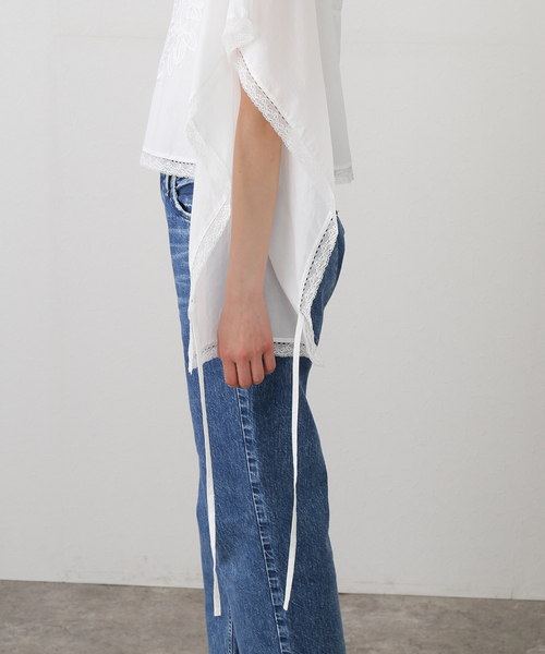 FUMIE TANAKA（フミエタナカ）の「【FUMIE TANAKA(フミエタナカ)】squaer lace P/O：ブラウス（シャツ/ブラウス・レディース・ホワイト・2）」の2枚目の写真