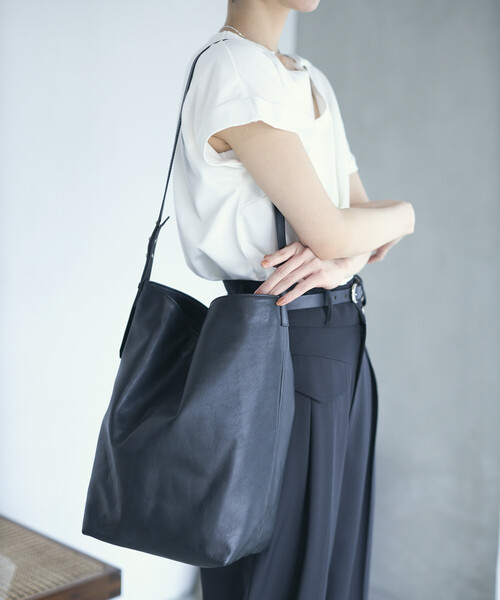 Firsthand（ファーストハンド）の「Firsthand/ファーストハンド レザーワンハンドルトートバッグ / 2WAYショルダーバッグ / 牛革 / 撥水レザー（トートバッグ・レディース・ブラウン/ブラック・ONE SIZE）」の6枚目の写真