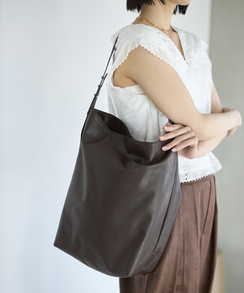 Firsthand（ファーストハンド）の「Firsthand/ファーストハンド レザーワンハンドルトートバッグ / 2WAYショルダーバッグ / 牛革 / 撥水レザー（トートバッグ・レディース・ブラウン/ブラック・ONE SIZE）」の9枚目の写真