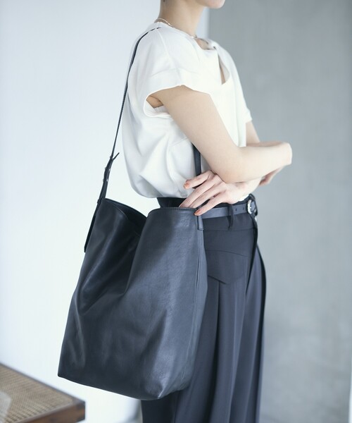 Firsthand（ファーストハンド）の「Firsthand/ファーストハンド レザーワンハンドルトートバッグ / 2WAYショルダーバッグ / 牛革 / 撥水レザー（トートバッグ・レディース・ブラウン/ブラック・ONE SIZE）」の3枚目の写真