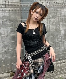 ワンショルダートップス」に該当するブラック/黒色系の