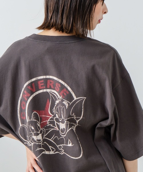 CONVERSE（コンバース）の「【CONVERSE/コンバース】×【TOM AND JERRY/トムとジェリー】バックプリント オーバーサイズ Tシャツ（Tシャツ/カットソー・レディース・ブラック/ホワイト・LARGE/MEDIUM）」の2枚目の写真
