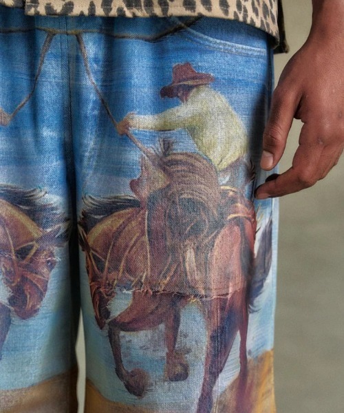 ANDERSSON BELL（アンダースンベル）の「Andersson Bell/アンダーソンベル/UNISEX DOUBLE LAYER PRINT MESH SHORTS（その他パンツ・レディース・ブルー・L/M）」の7枚目の写真