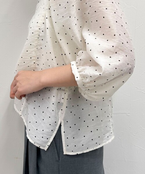 fredy emue（フレディエミュ）の「ドットボリューム袖ブラウス（シャツ/ブラウス・レディース・グリーン系その他/ブラック系その他/ホワイト系その他・38）」の4枚目の写真