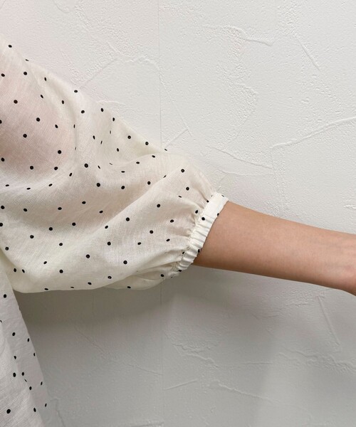 fredy emue（フレディエミュ）の「ドットボリューム袖ブラウス（シャツ/ブラウス・レディース・グリーン系その他/ブラック系その他/ホワイト系その他・38）」の6枚目の写真