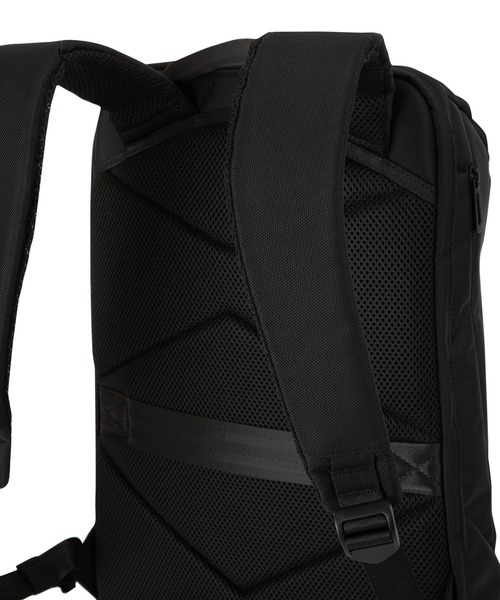 ZERO HALLIBURTON(ゼロハリバートン)の「デイトン デイパック B4収納 14.0インチPC収納 81571(ビジネスバッグ・メンズ・ネイビー/ブラック・FREE)」の16枚目の写真
