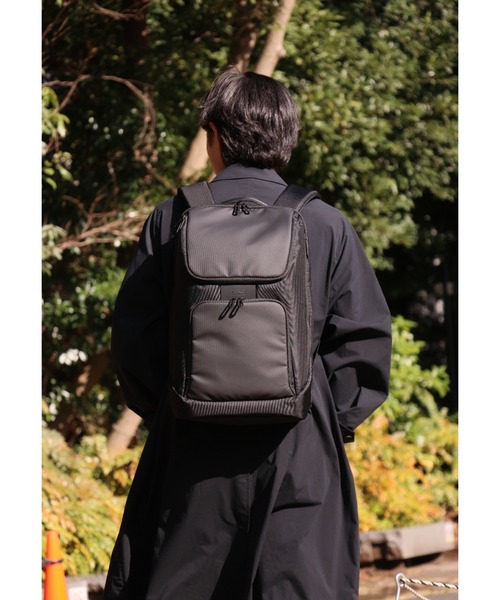 ZERO HALLIBURTON(ゼロハリバートン)の「デイトン デイパック B4収納 14.0インチPC収納 81571(ビジネスバッグ・メンズ・ネイビー/ブラック・FREE)」の19枚目の写真