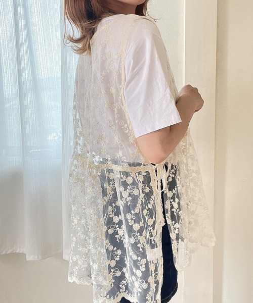 レース小花柄ビスチェ