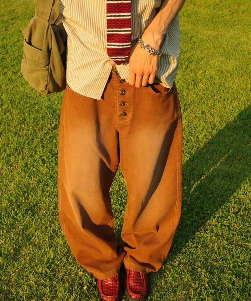 INTER FACTORY(インターファクトリー)の「はる - ボタンフライワイドデニムパンツ - made in INTER FACTORY(デニムパンツ・メンズ・ブラウン/インディゴブルー・MEDIUM/LARGE)」の9枚目の写真