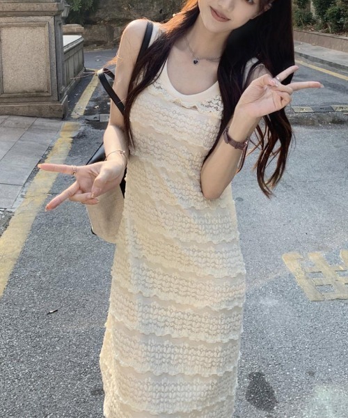 gossip!ロサンゼルス(ゴシップロサンゼルス)の「モコモコフリルニット ノースリーブフェミニンロングワンピース(ワンピース・レディース・オフホワイト・L/M)」の2枚目の写真