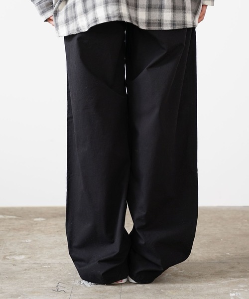 VANS（バンズ）の「VANS/ヴァンズ M RANGE BAGGY TAPERED ELASTIC WAIST PANT バギーテーパードパンツ（チノパンツ・レディース・ブラック・M）」の7枚目の写真