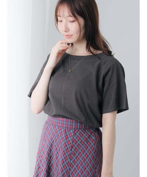 Te chichi TERRASSE(テチチテラス)の「ピグメント加工ボートネックTシャツ(Tシャツ/カットソー・レディース・ピンク/オフホワイト/チャコールグレー・F)」の2枚目の写真