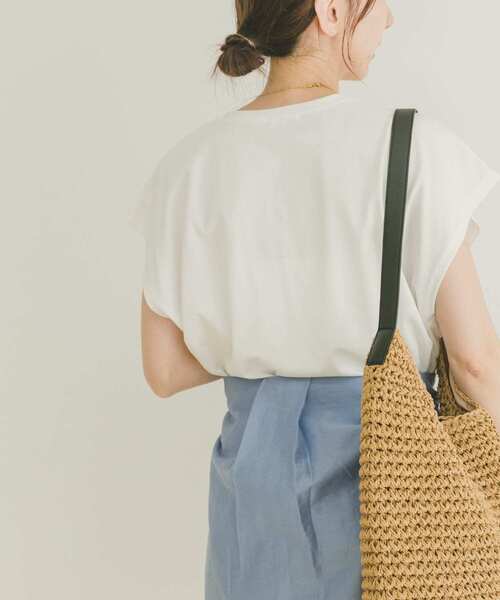 ITEMS URBANRESEARCH（アイテムズ アーバンリサーチ）の「刺繍フレンチTシャツ（Tシャツ/カットソー・レディース・ダークブラウン/ホワイト/ライトベージュ・FREE）」の22枚目の写真