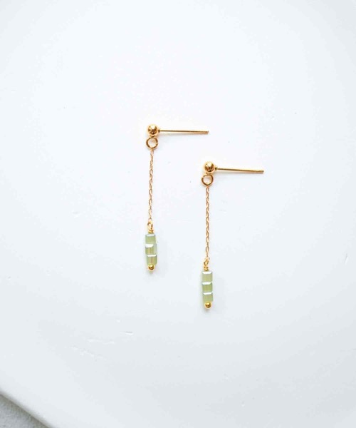 tone(トーン)の「【SHAHA】ミルキーキューブガラスの揺れピアス(4色展開)(MA)(ピアス(両耳用)・レディース・ブルー/パープル/グリーン/ピンク・FREE)」の1枚目の写真