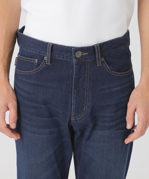 BLACK LABEL CRESTBRIDGE(ブラックレーベル・クレストブリッジ)の「ワンダーシェイプウォッシュドデニムパンツ(デニムパンツ・メンズ・ブルー・XL/L/M/S)」の5枚目の写真