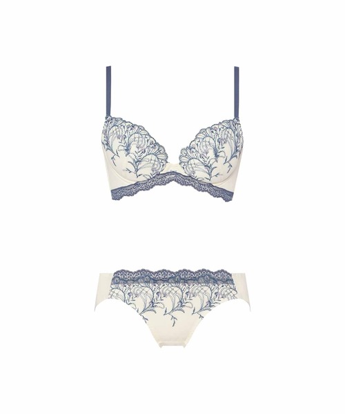 AMOSTYLE BY Triumph（アモスタイルバイトリンプ）の「脇高ブラ ブラ＆ショーツセット ボタニカルモザイク【C,Dカップ】 AMST1529 WHU + Hikini JX（ブラ&ショーツ・レディース・ベージュ/グリーン/ホワイト/ピンク・C65/C70/C75/D65/D70/D75）」の19枚目の写真