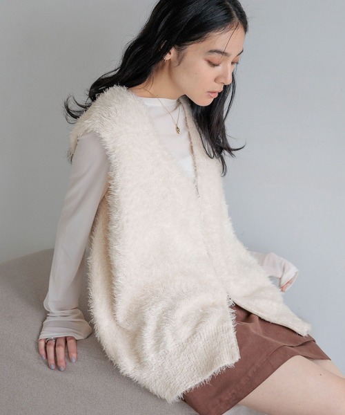 LOWRYS FARM(ローリーズファーム)の「シャギーZIPベスト 579528(ベスト・レディース・ブラウン/アイボリー/グレー・FREE)」の2枚目の写真