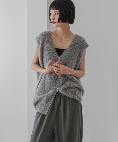 LOWRYS FARM(ローリーズファーム)の「シャギーZIPベスト 579528(ベスト・レディース・ブラウン/アイボリー/グレー・FREE)」の7枚目の写真